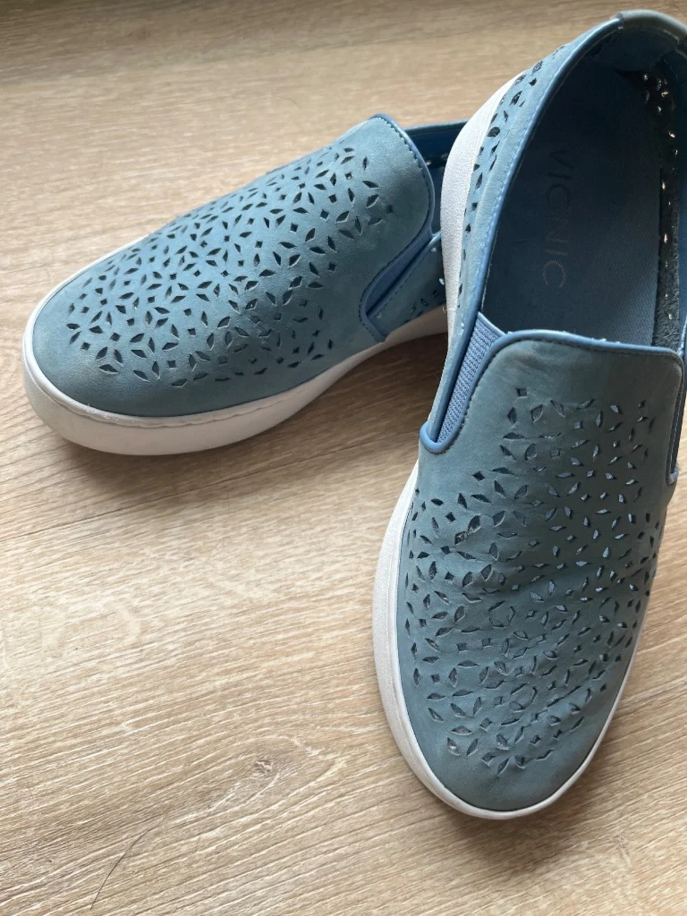 Vionic Splendid Midi Perf Slip on Blue suede 5